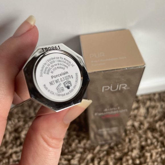 Pür 4-in-1 Foundation Stick in Porcelain - Picture 2 of 4